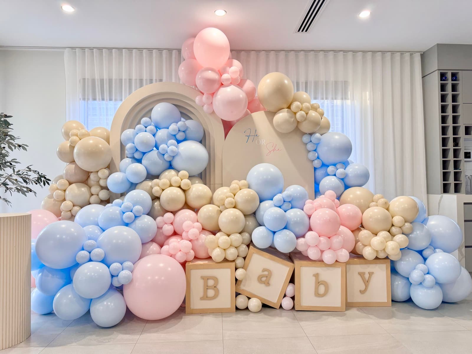 Baby shower event styling with pastel decorations and balloon arrangements